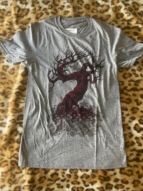 Gray Short-Sleeve Tee with Maroon Tree Graphic